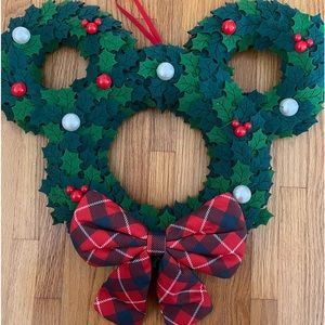 Mickey-shaped felt Christmas wreath